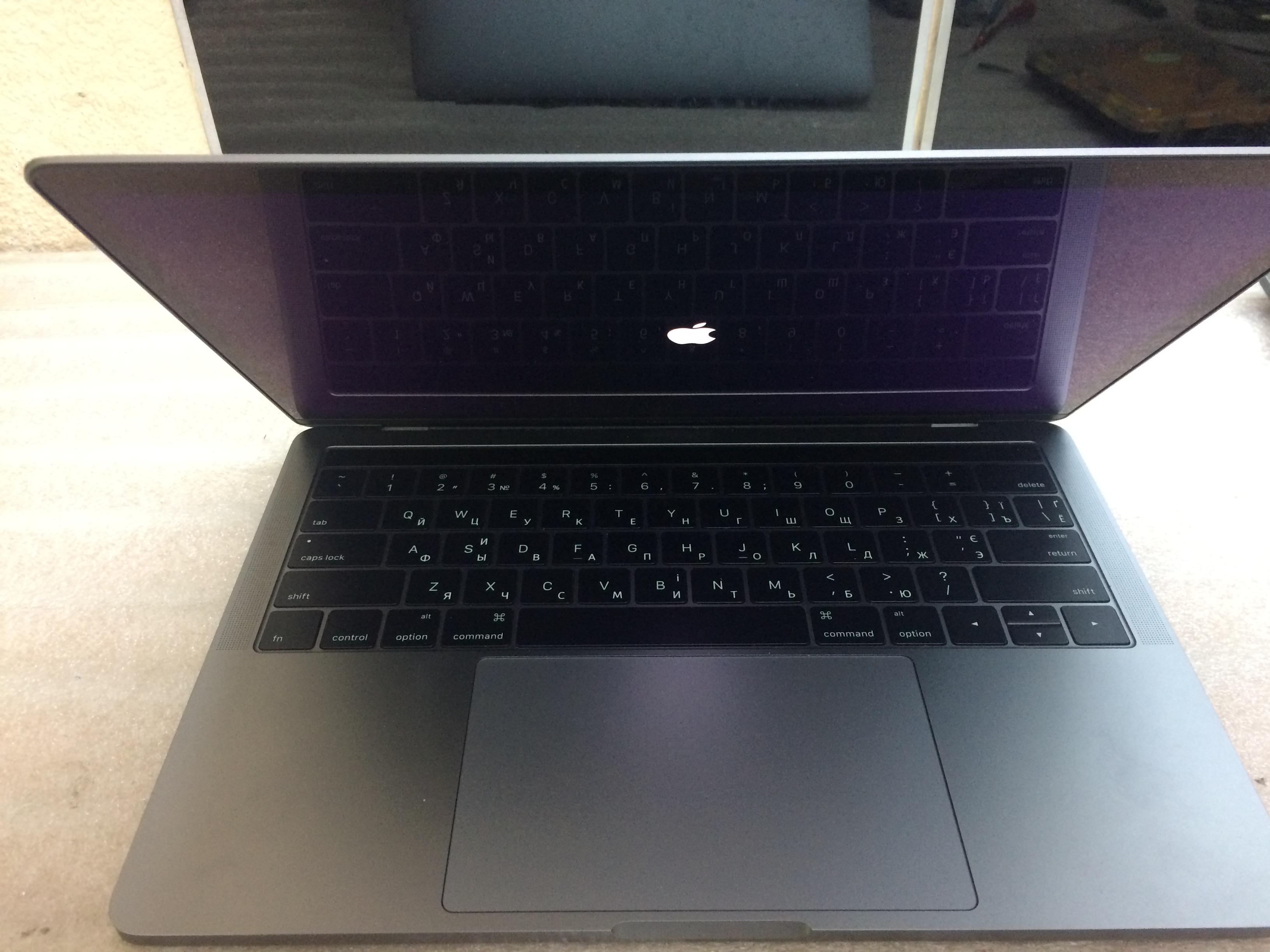 Замена Touch Bar MacBook Pro